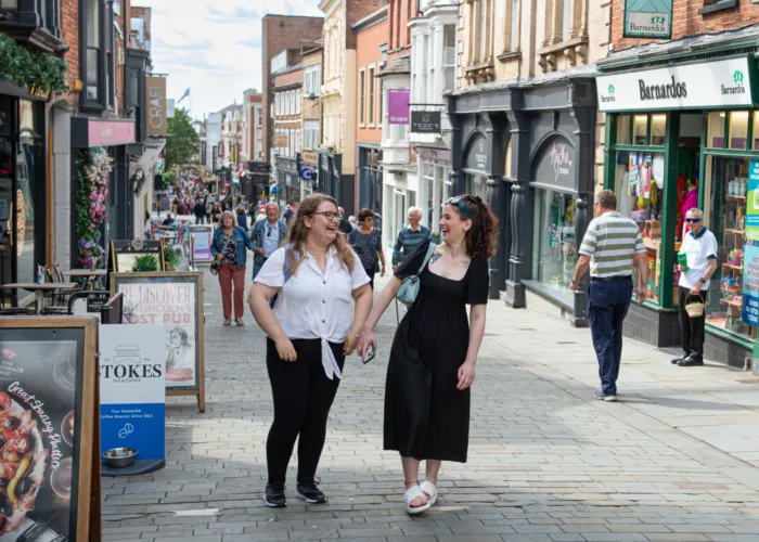 Students in Lincoln Shopping on Steep Hill