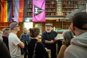 Image of Stefan Dickers in the front library with group who visited for a tour.