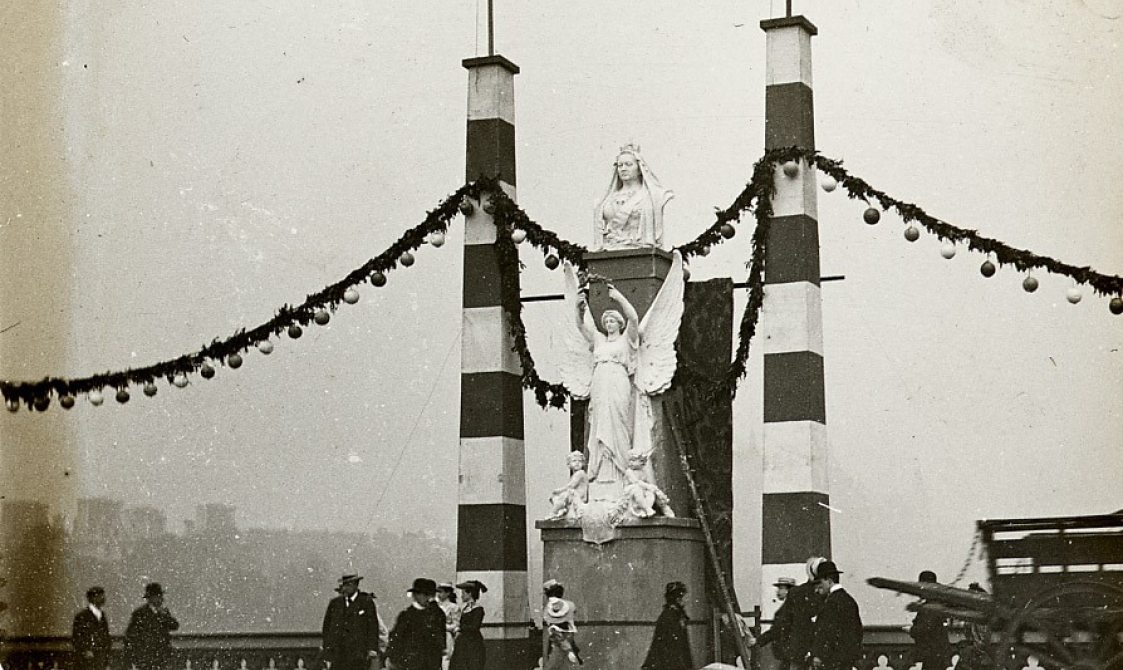 Bust of Queen Victoria on Westminster Bridge during Diamond Jubilee in 1897