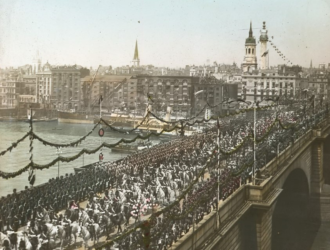 Diamond Jubilee procession crossing London Bridge