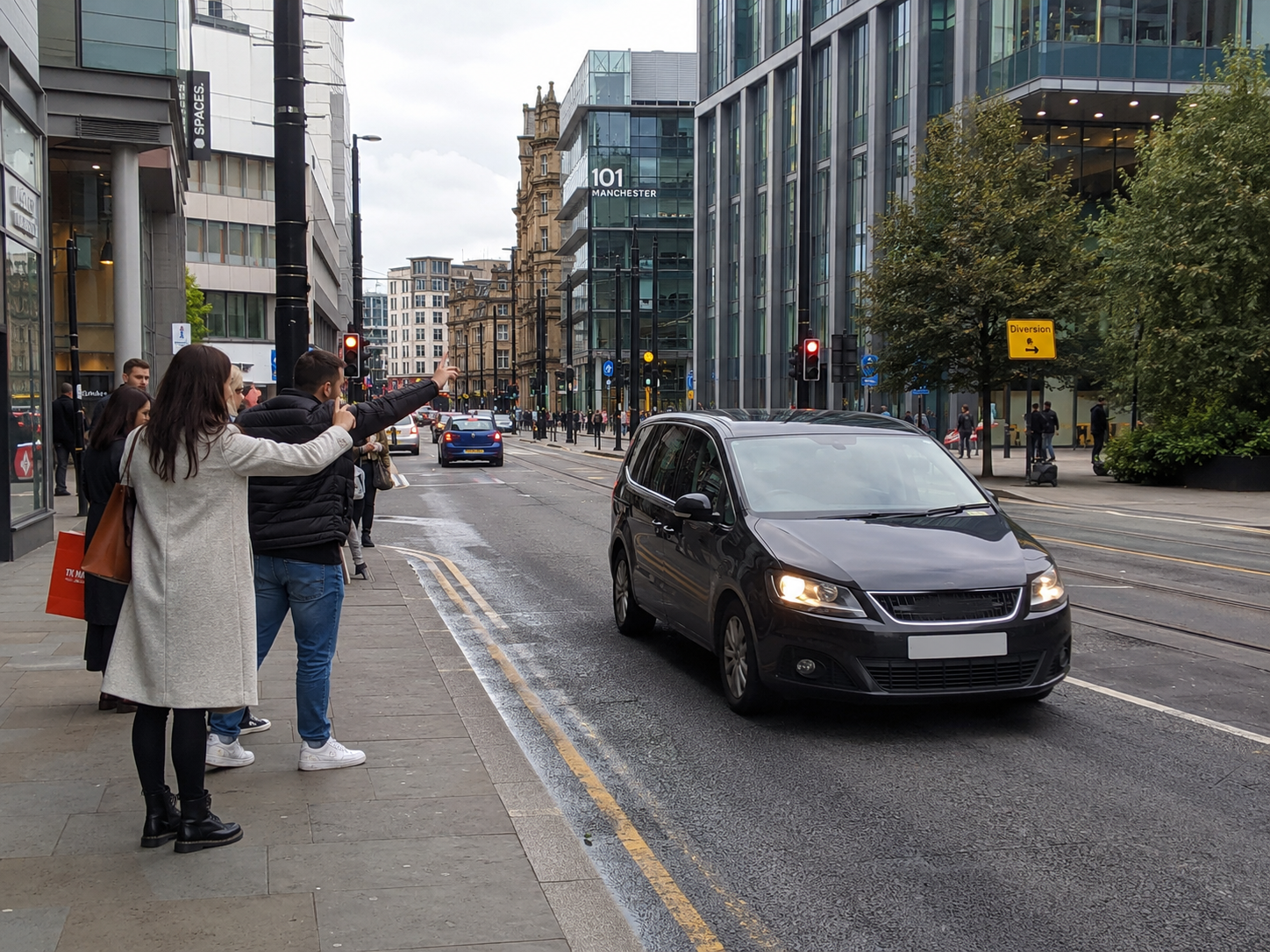 How minicabit finds you a better Manchester minicab price