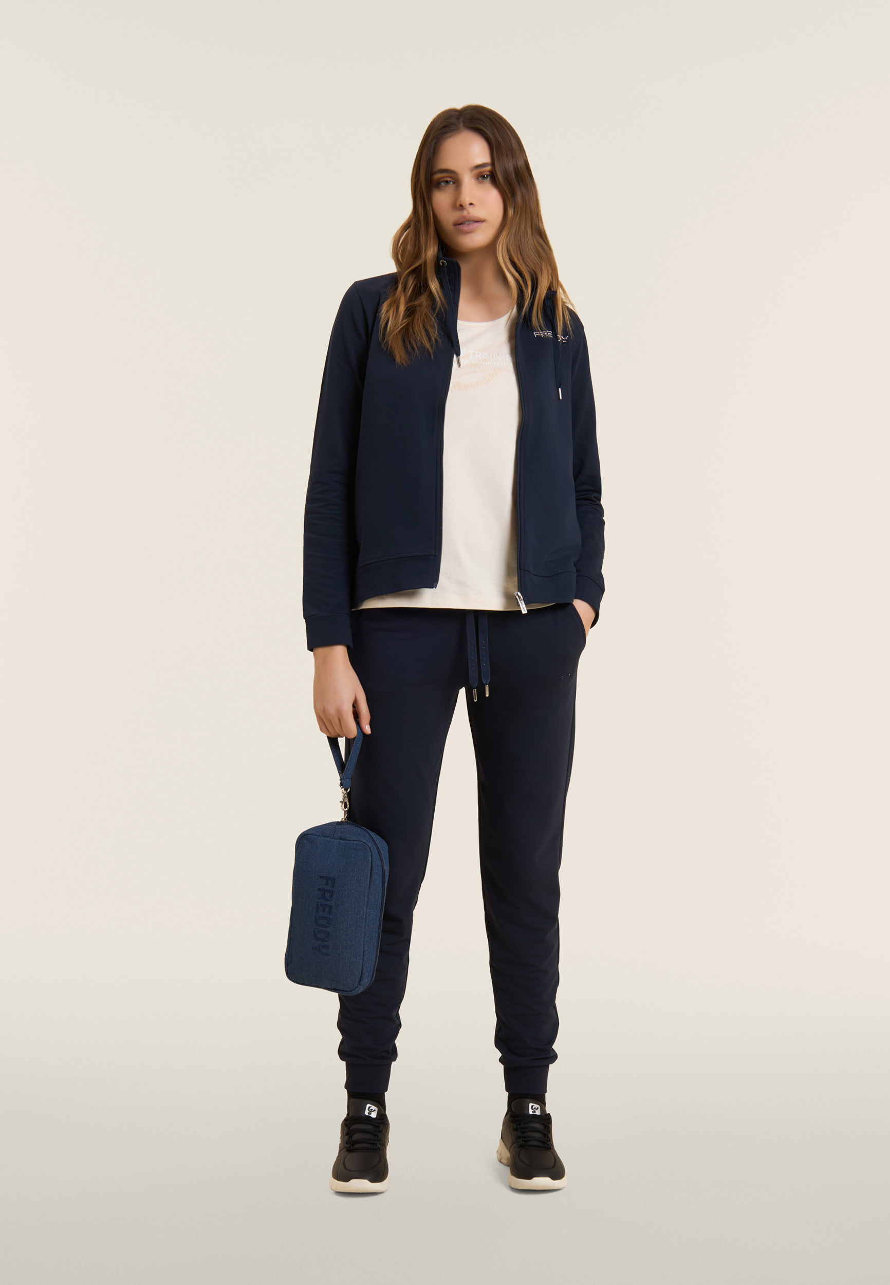 Trousse in denim con laccetto e logo FREDDY ricamato