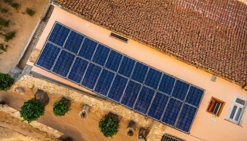 O paradoxo solar português: quando o sol brilha mas a energia não chega a todos