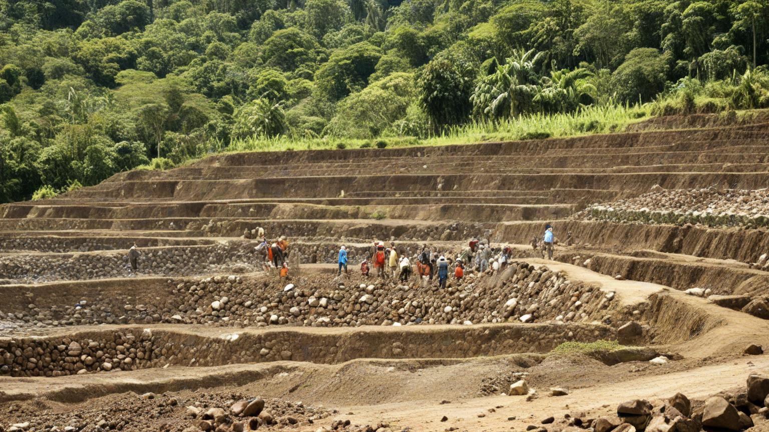 El impacto de la minería ilegal en las comunidades amazónicas El impacto de la minería ilegal en las comunidades amazónicas