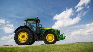 John Deere introduces new 7R and 8R series tractors