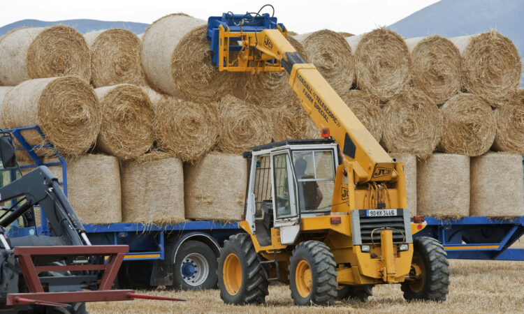Here s The Official Rules For Transporting Bales On The Road Agriland co uk