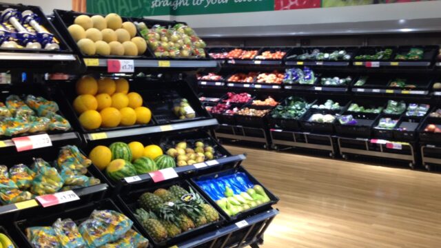 Fruit and vegetables (broccoli)