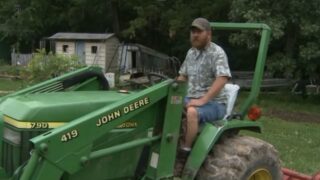 Farmer chases thief (successfully) on his John Deere tractor