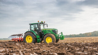John Deere expands its product range with 14 new mid-range models