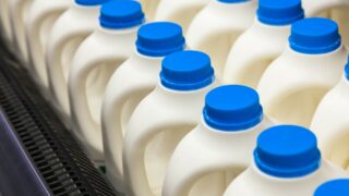 Müller UK and Ireland cuts September milk price to 22.35p/L