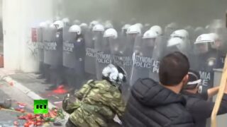 Pics: Protesting Greek farmers hit police with tomatoes, rocks and shepherd’s crooks