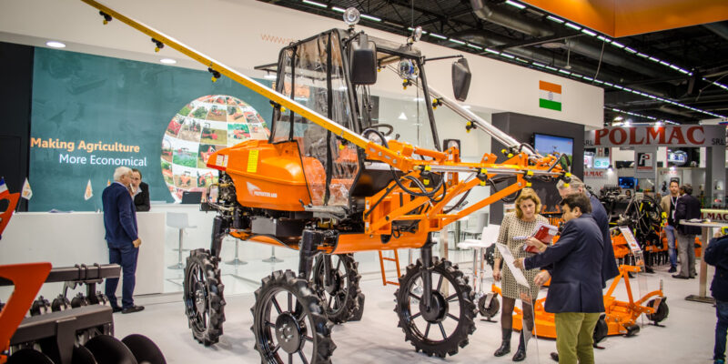 SIMA 2017 This Miniature Self propelled Sprayer Weighs Less Than 1t 