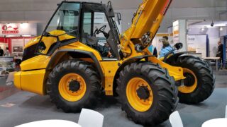 Pics: Can Venieri raise the stakes with its new, pivot-steer telehandler?