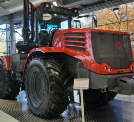 Who said that articulated tractors are a thing of the past?