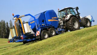 The ultimate ‘go-anywhere’ solution: A baler with ‘driven’ wheels