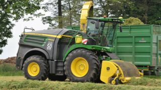 Less spillage and smarter sensing: Deere’s latest foragers get the gadgets
