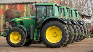 Auction report: Fleet of fresh John Deere tractors goes under the hammer