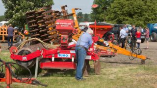 Auction report: Machinery changes hands in sweltering sunshine