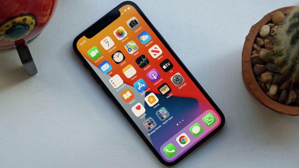 مقارنة ايفون 12 ميني وايفون SE 2020 3