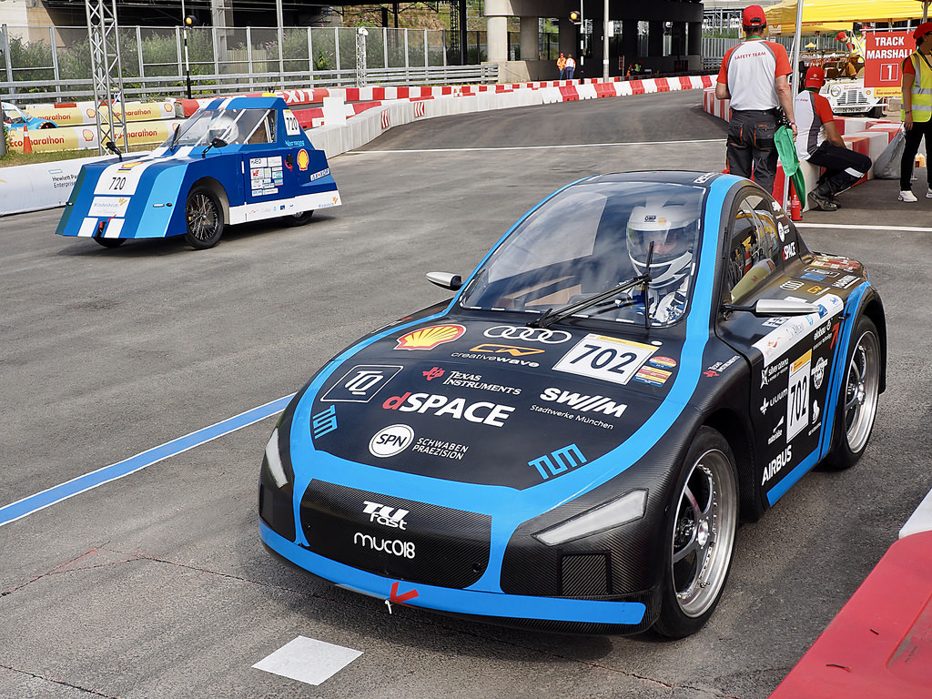 UH competes in first ever international driverless car racing