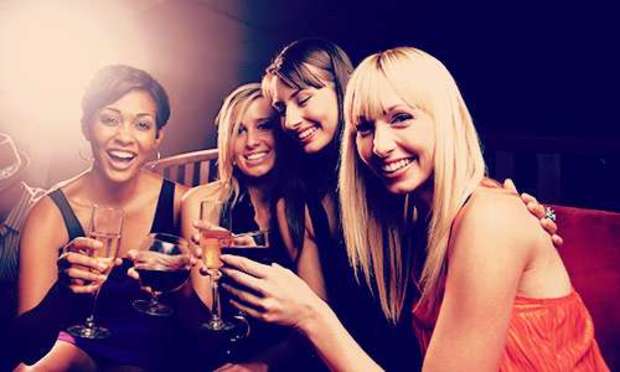 Bubbly and Bar Entry - Hen Weekend & Hen Party Activities