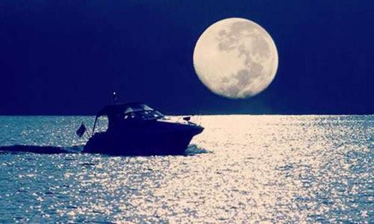 Milan Hen Do Ideas and Activities - VIP Night Cruise