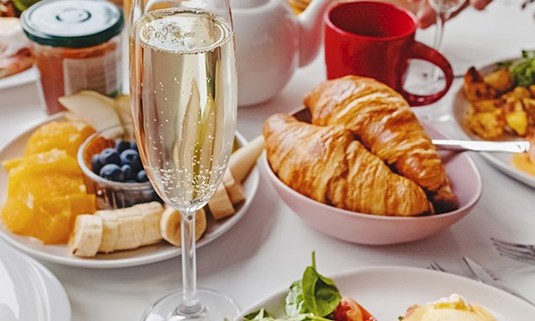 A group of ladies enjoying a bottomless brunch.