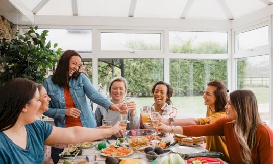 Girls drinking prosecco and enjoying delicious food.