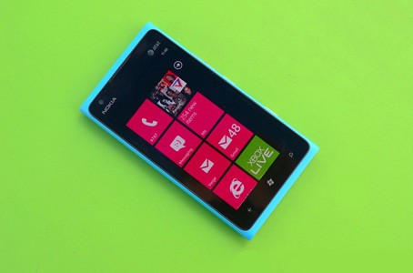 نوكيا تُقر بوجود مشاكل في هاتف لوميا 900 و الإصلاح قادم في 16 أبريل