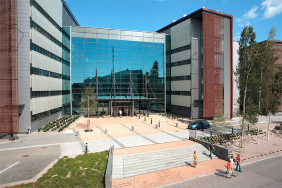 نوكيا تشتري حصة سيمنز من شركتهما المشتركة