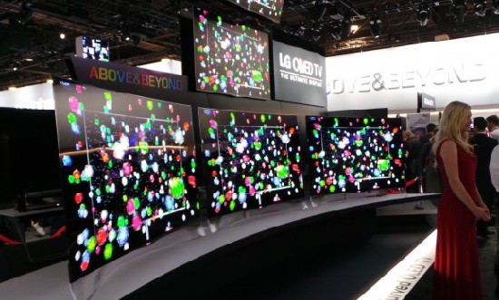 أول شاشة OLED مقوسة في العالم بحجم 55 انش من سامسونج