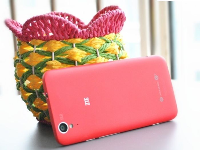 هاتف ZTE Geek بنظام تيزن سوف يرى النور الشهر المُقبل