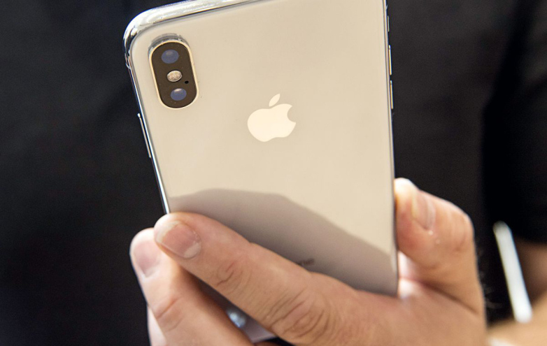 iPhone triple lenses هواتف أيفون