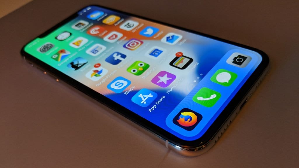 ميزة في تصميم هاتف أيفون اكس لم تستطيع هواتف أندرويد الحصول عليها!