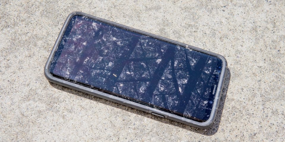 هواتف سامسونج تُرسل صورًا لجهات الاتصال بدون علمك!