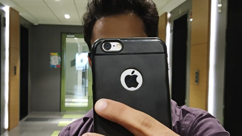 الحكومة الفرنسية تحظر استخدام الهواتف الذكية في المدارس