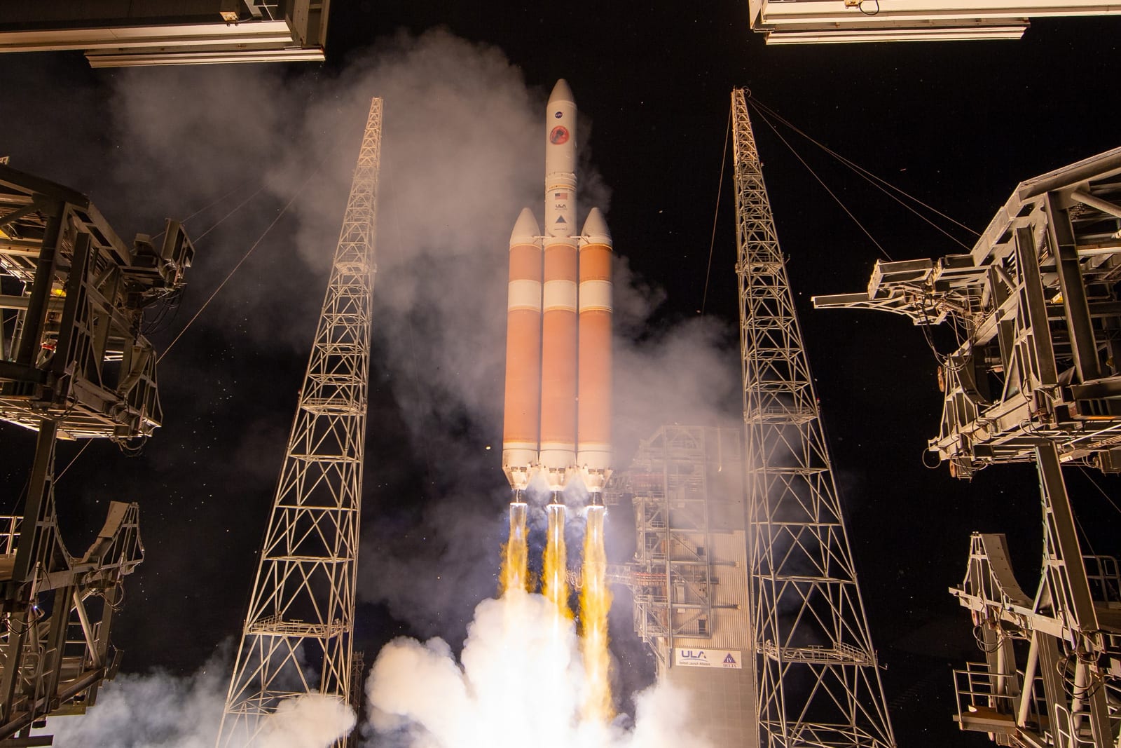 مسبار من شركة ناسا يتجه إلى الفضاء لملامسة الشمس