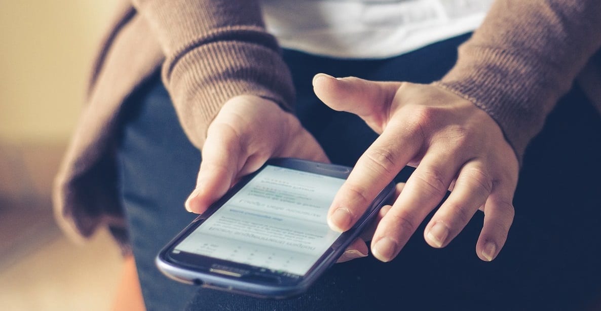 هل تستطيع شاشات الهواتف تعقب المستخدمين؟ إليك المُفاجأة!