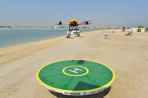دبي تكشف عن أول طائرة بدون طيار لإنقاذ الغارقين في المياه