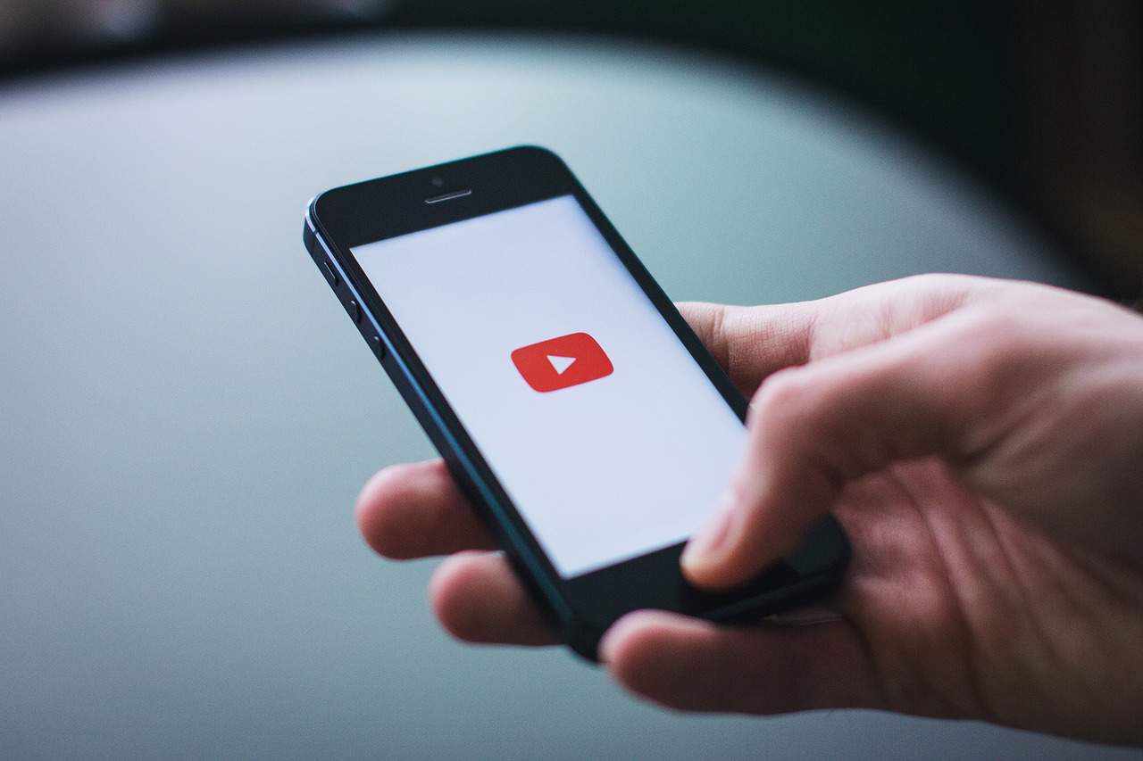 يوتيوب تقلل مقاطع نظرية المؤامرة