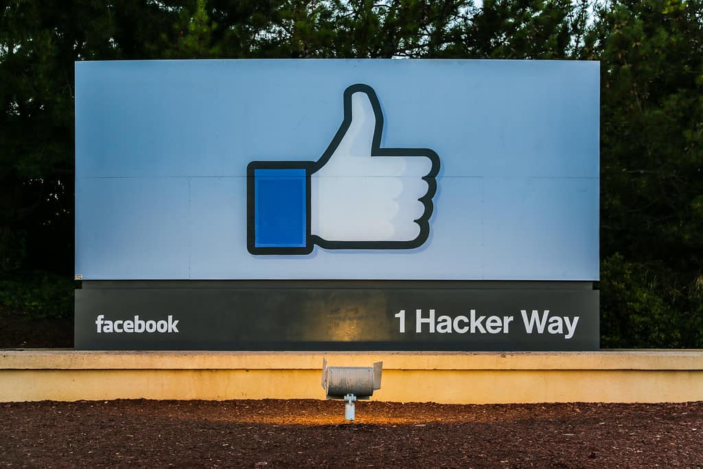 فيسبوك تسهل على مستخدمي أندرويد تعطيل تتبع الموقع