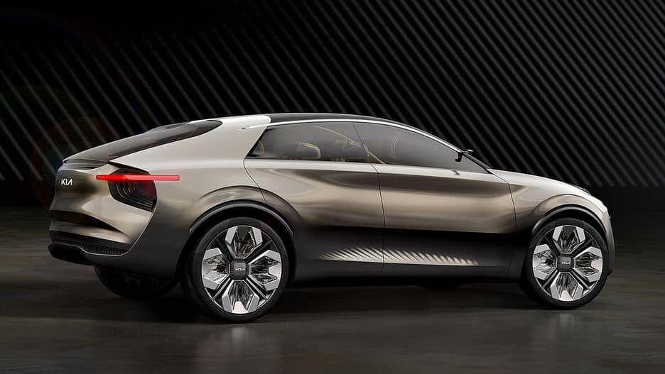 سيارة كيا الكهربائية الجديدة side view