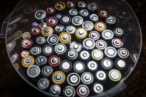 هل تستطيع بطاريات الحجر تشغيل سيارة؟