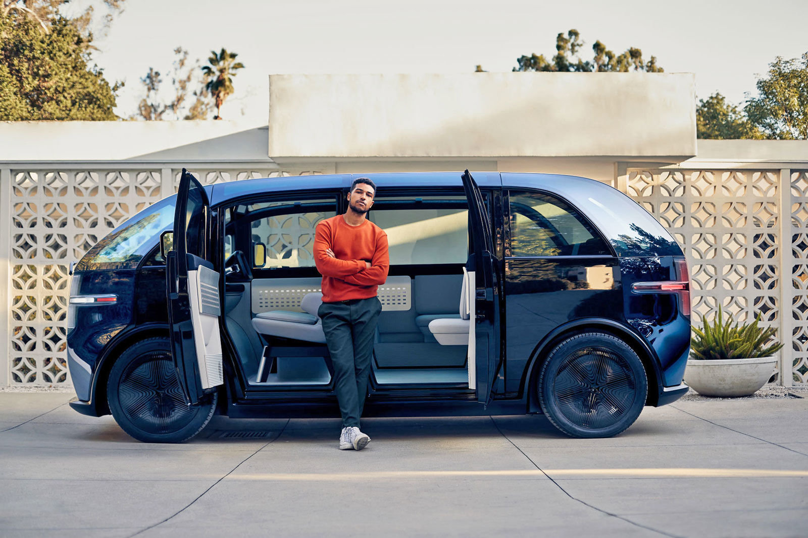 سيارات كانو الكهربائية أول سيارات بنظام الاشتراك في العالم