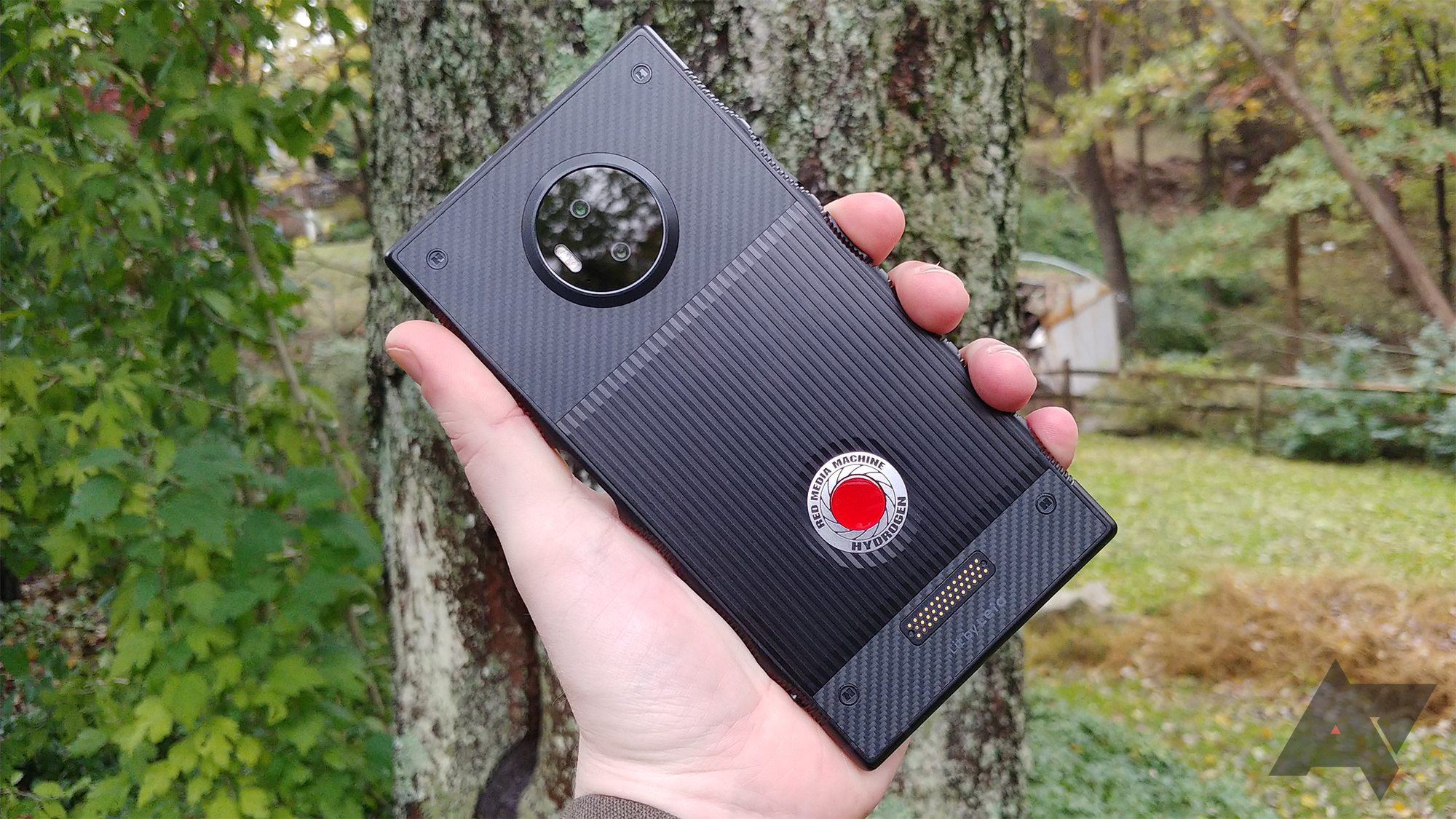 شركة RED تلغي مشروع هواتف هيدروجين وان بعد تقاعد مؤسسها جيم جانارد