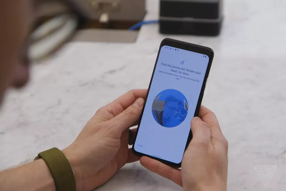 ميزة Face Unlock في هواتف بكسل 4 تعمل حتى إن كنت نائمًا، وجوجل تعد بتحديث قريبًا