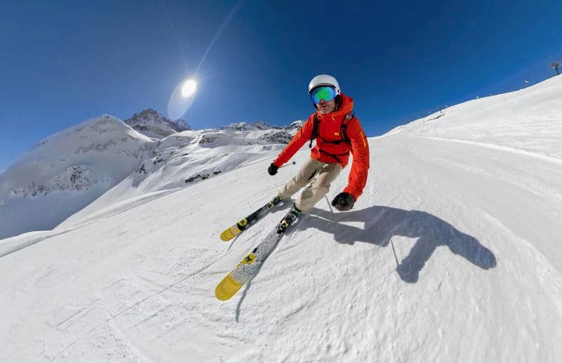 gopro hero 8 black - قو برو هيرو 8 بلاك صورة تزلج