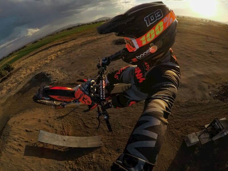 GoPro Hero 8 Black قو برو هيرو 8 بلاك صورة دراجة نارية