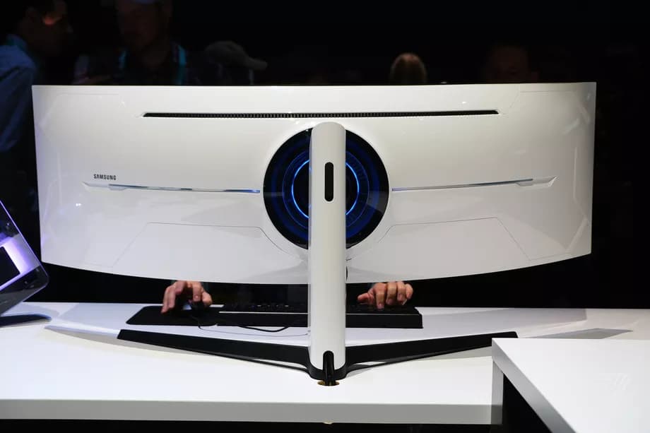 Samsung Odyssey G9 - شاشة منحنية بزاوية عريضة للألعاب 1