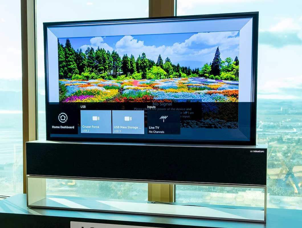 شاشة LG القابلة للفّ قادمة هذا العام بسعر 60,000 دولار